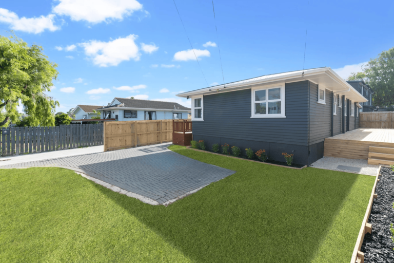 84 Mountain Road, Māngere 8