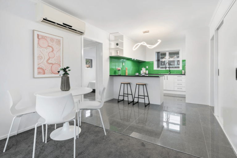 84 Mountain Road, Māngere 11